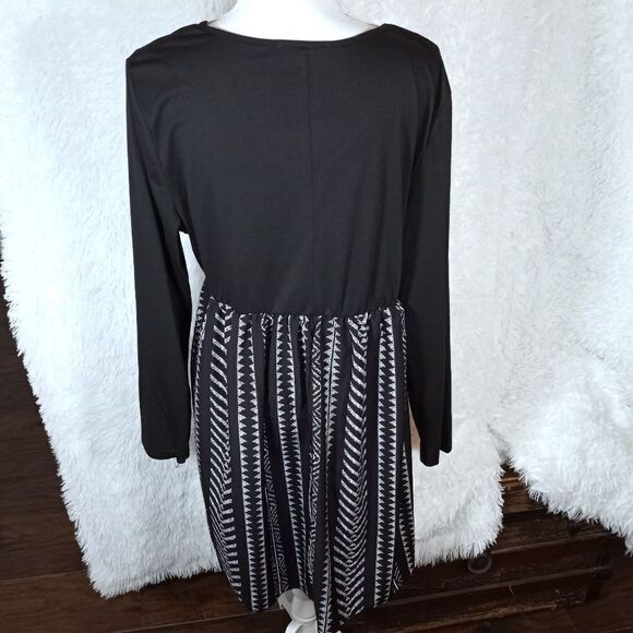 SHEIN CURVE BLACK & WHITE DRESS SZ.1XL EUC - Picture 6 of 10